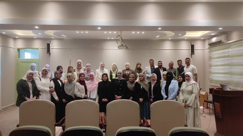 شباب جامعة قنا يستعرضون