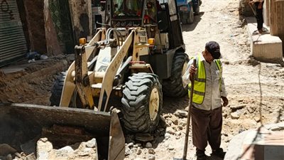 محافظ الإسكندرية يوجه برفع كفاءة شارعي سوق الدخيلة والفتح والبدء في رصف 16 طريق بالعجمي