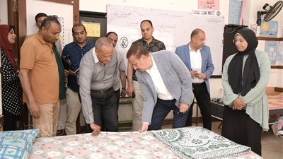 محافظ بورسعيد يتفقد استراحات مراقبي الثانوية العامة ويوجه بتوفير احتياجاتهم (صور)