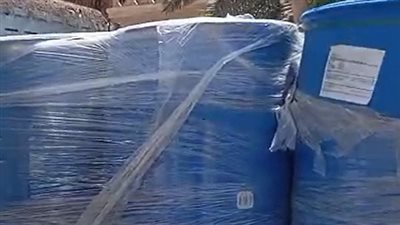 ضبط 2.7 طن ألوان صناعية بمحال بيع العصائر بالفيوم 