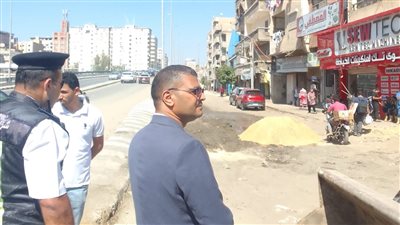 نائب محافظ الدقهلية يتدخل لإصلاح كسر بخط مياه بجوار كوبري المرور بالمنصورة