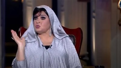 فيفي عبده تتحدث عن واقعة غريبة قبل كسر قدمها: صحيت من النوم لقيت بيتي غرقان بالمياه