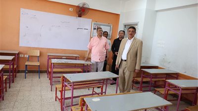 سكرتير عام الوادي الجديد المساعد يتفقد لجان الثانوية العامة بالخارجة