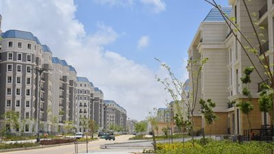 وزيرة الإسكان تتابع تنفيذ أبراج مارينا العلمين والحي اللاتيني 