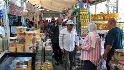 محافظ الدقهلية يتفقد معرض السلع الدائم ومنفذ الخبز بحي شرق المنصورة