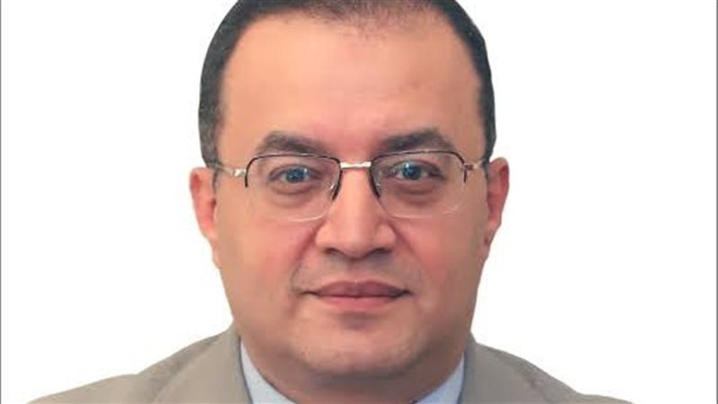 د. أيمن يحيي عميد