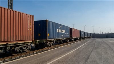  وصول 3 قطارات بضائع من الروبيكي إلى ميناء السخنة لشحنها إلى جدة 