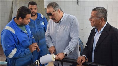 رئيس مياه القناة يتابع أعمال تطهير مأخذ المحطات بمحافظات الإقليم