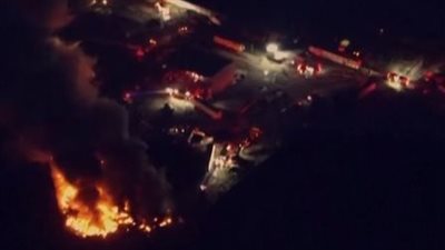 مشاهد تحبس الأنفاس، حريق هائل فى مدينة هيوستن المستضيفة لمباريات المونديال (فيديو)