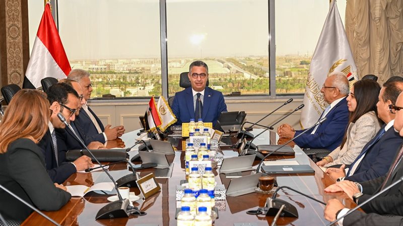 وزير التموين يبحث