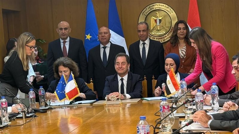 توقيع اتفاقيتين بين