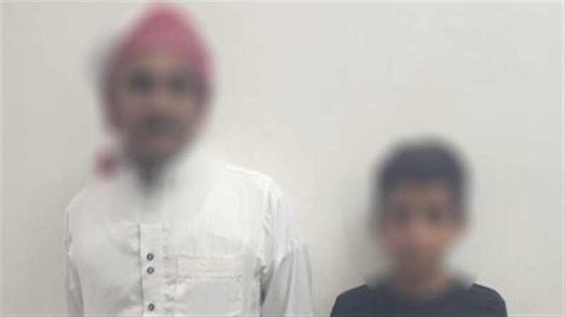  طفل يقود سيارة بجنوب