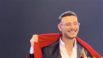 الشامي يلتف بعلم المغرب ويهتف لـ