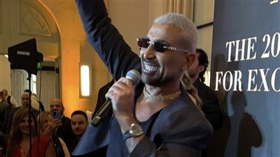 بعد توبته بحلق شعره أمام الجمهور، أحمد سعد يثير الجدل بـ 