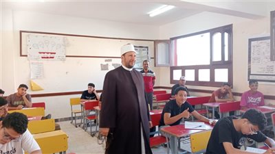 رئيس منطقة الإسكندرية الأزهرية يتابع امتحان الصرف بلجنتي بنين الإسكندرية وفتيات سموحة