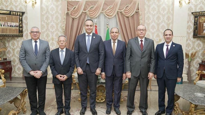 7 رسائل من اجتماع