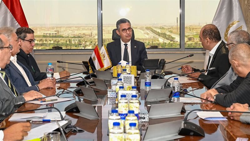 وزير التموين خلال
