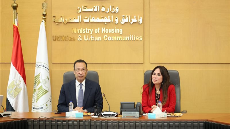 وزيرة الإسكان 