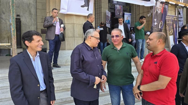 توافد القضاة على