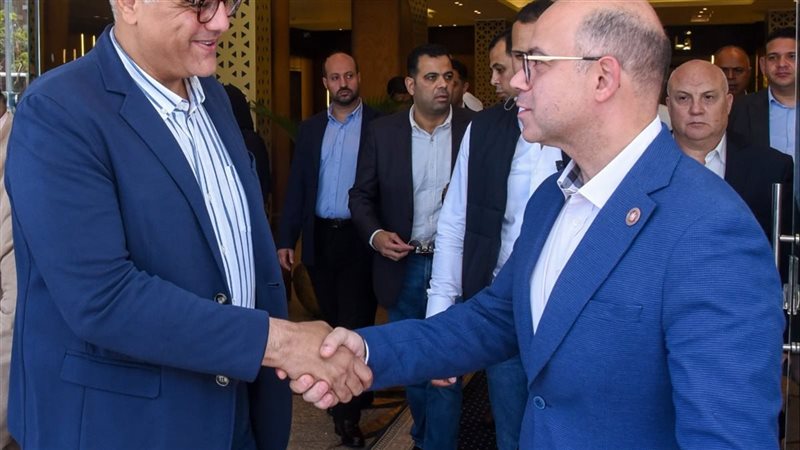  وزير الاستثمار ومحافظ