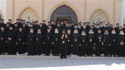 الأنبا إيلاريون يناقش مع الكهنة ترتيبات الخدمة في إيبارشية البحر الأحمر
