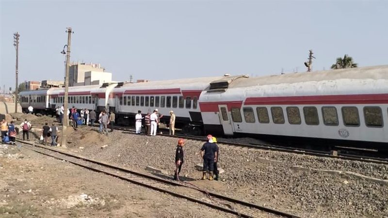 خروج 6 عربات من قطار