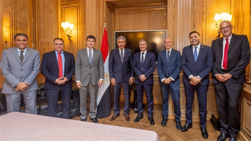لقاءات وزير السياحة