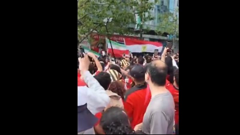 الإيرانيون يشاركون
