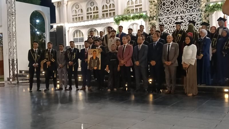 لحظة وفاء من طلاب