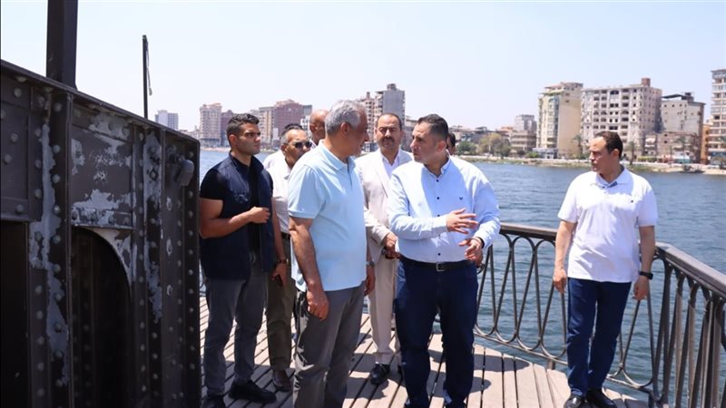 محافظ دمياط ووزير