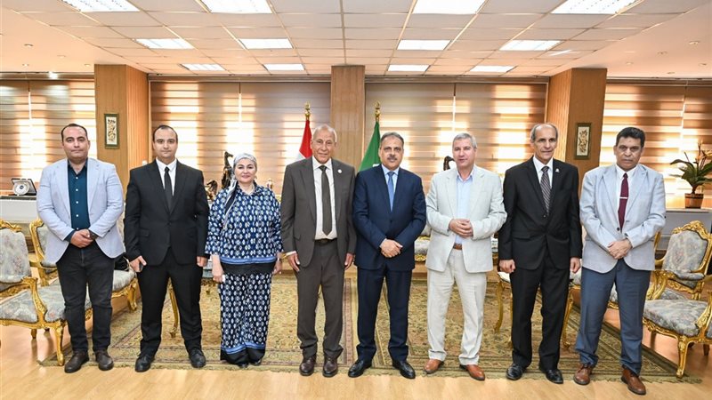محافظ الشرقية يستقبل