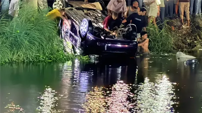 سقوط سيارة في ترعة،