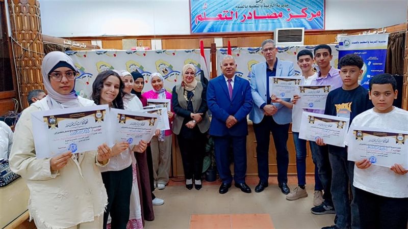 المكرمون، فيتو