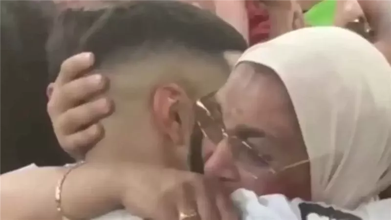 بكاء والدة إسماعيل