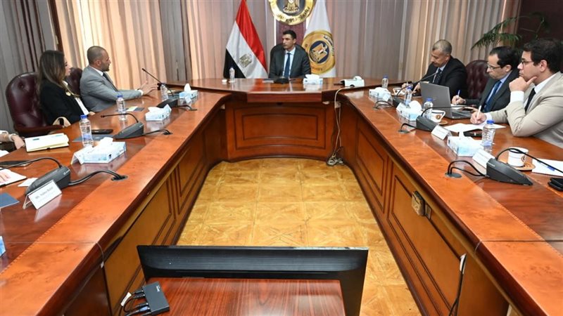 اجتماع وزير الصناعة