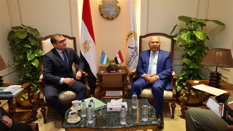 وزير النقل مع سفير
