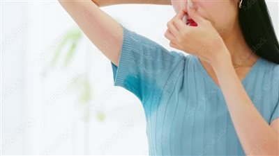 9 بدائل طبيعية لمزيل العرق تنعشك طوال اليوم