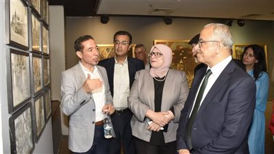 مجمع الفنون يفتح أبوابه لرحلة بصرية توثق ذاكرة الوطن عبر قرون