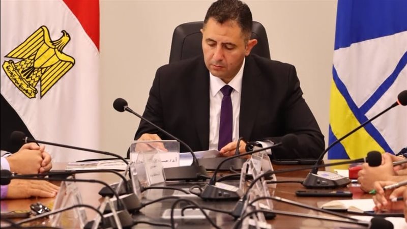 محافظ دمياط يناقش
