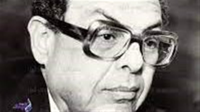 الكاتب الصحفى مصطفى