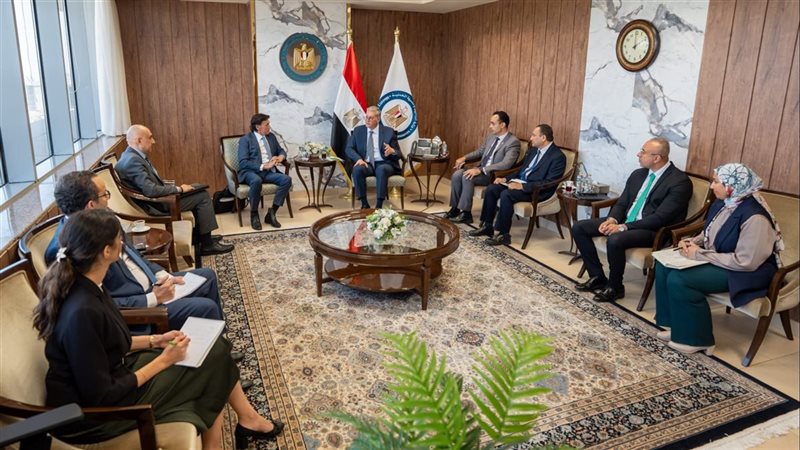 بدوي أثناء اللقاء،فيتو