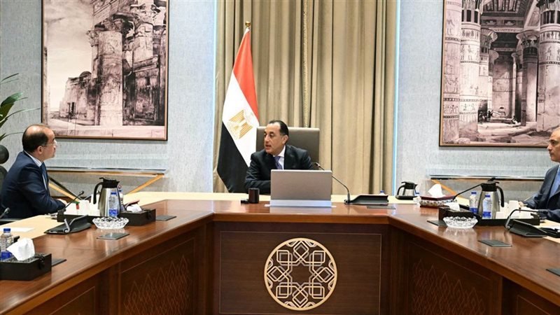 رئيس الوزراء يتابع