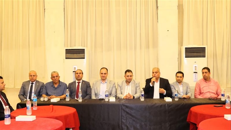 محافظ دمياط يلتقي