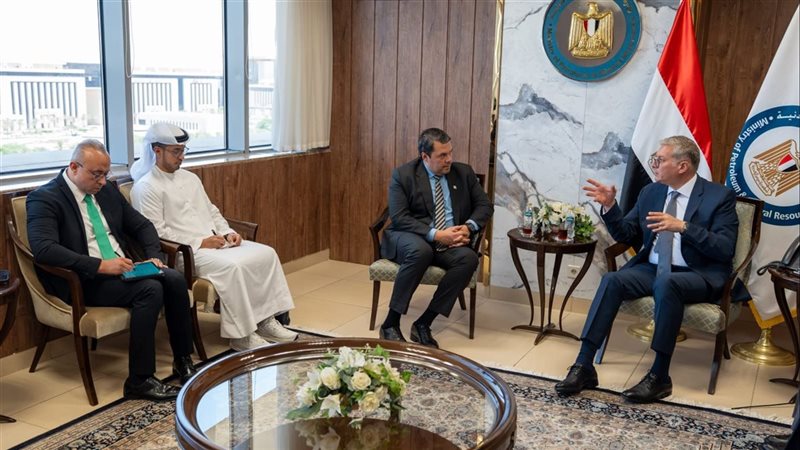 وزير البترول يبحث
