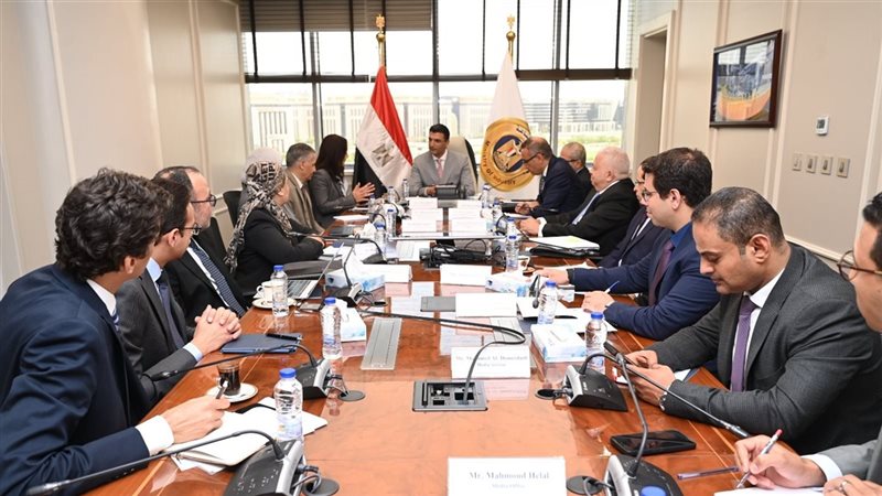 لقاء وزير الصناعة