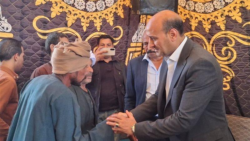 محافظ أسيوط يقدم