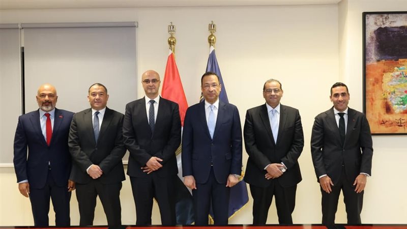 وزير الاتصالات ومسئولو