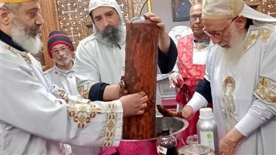 الأنبا أغناطيوس يدشن أيقونة للأنبا موسى الأسود ويطيب رفاته