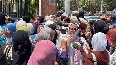 10 صور ترصد حزن وبكاء طلاب الثانوية العامة بعد انتهاء امتحان الكيمياء