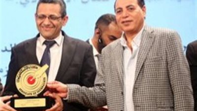 نقيب الصحفيين يتقدم ببلاغ للنائب العام والأعلى للإعلام ضد منتحلي الصفة بالإسكندرية 